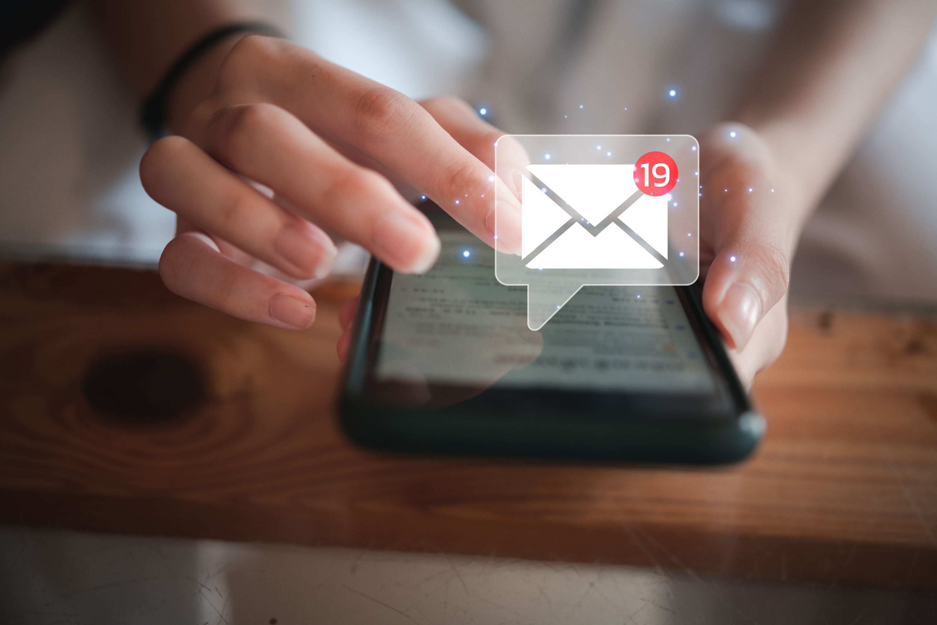 E-Mails oder SMS an Gäste • Infomailings & Neuigkeiten schnell und gezielt versenden